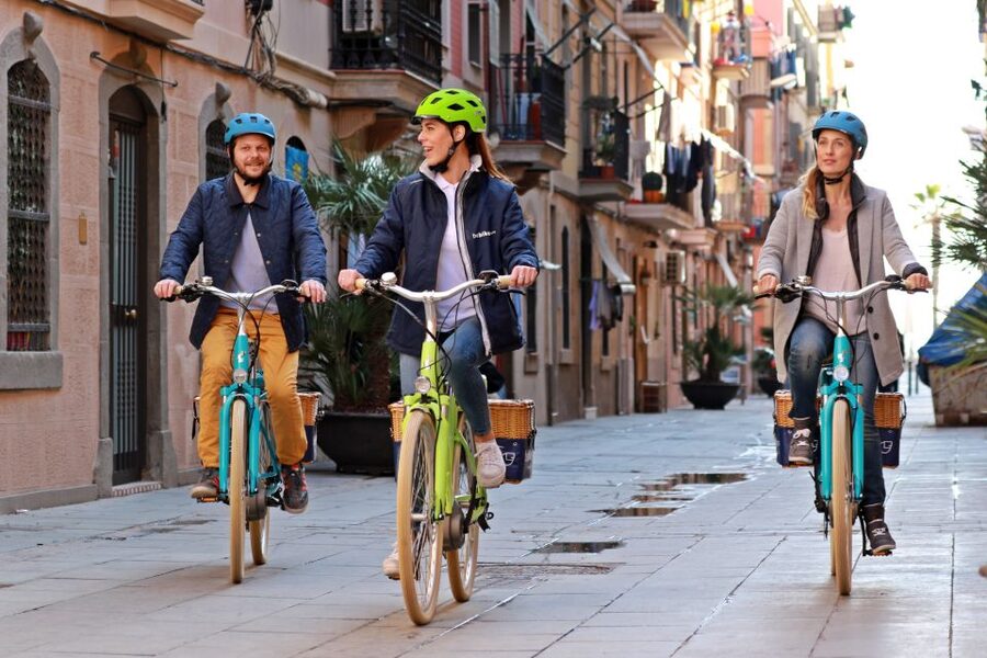 Barcelona: Montjuic Hill E-Bike Tour - Port Vell, Columbus, and the waterfront ride