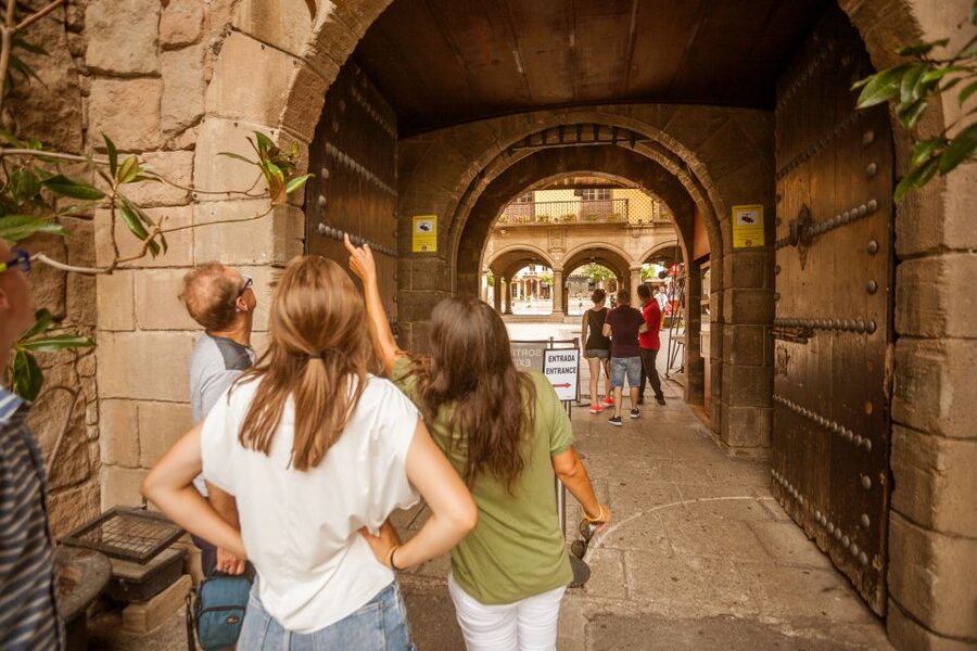Barcelona Montjuic Three-Hour Bike Tour - The Magic Fountain and the road to Plaza de Espana