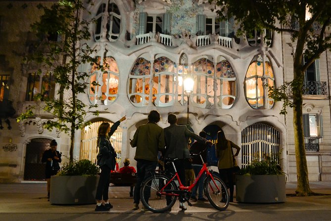Barcelona Night Bike Tour with Local Tapas and Cava Stop - Key points to know before booking