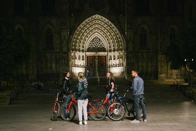 Barcelona Night Bike Tour with Local Tapas and Cava Stop - Casa Golferichs and the final architectural stretch