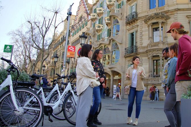 Barcelona Photo Highlights eBike Small Group Tour - Why an e-bike works well in Barcelona