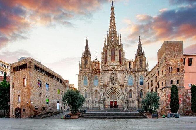Barcelona Private Bike Tour - Crossing Eixample, Barcelona’s planned expansion