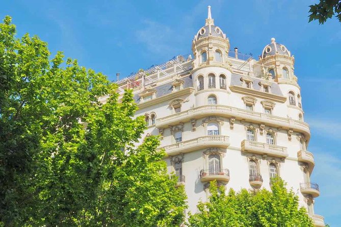 Barcelona's Original Bike Tour in English - A small group makes the guide easier to hear