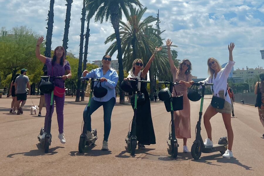 Barcelona: Sagrada Familia Electric Scooter or Bike Tour - Choosing Between a Regular Bike, E-Bike, and E-Scooter