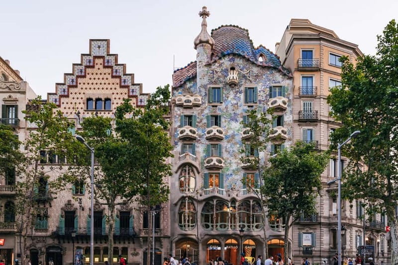 Barcelona: Sagrada Familia or City Tour by Bike or eBike - The $33 price and what you receive