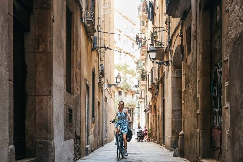 Barcelona: Sagrada Familia or City Tour by Bike or eBike - Why the guides make a difference