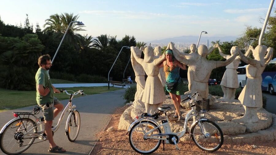 Barcelona: Small Group or Private Bike Tour - What the guide adds to the experience