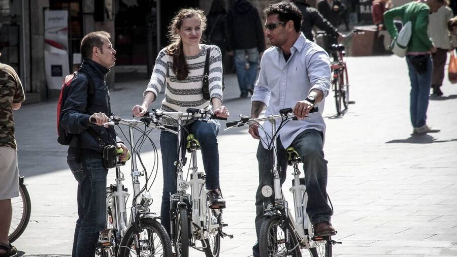 Barcelona: Small Group or Private Bike Tour - Crossing into Eixample and the age of Modernisme