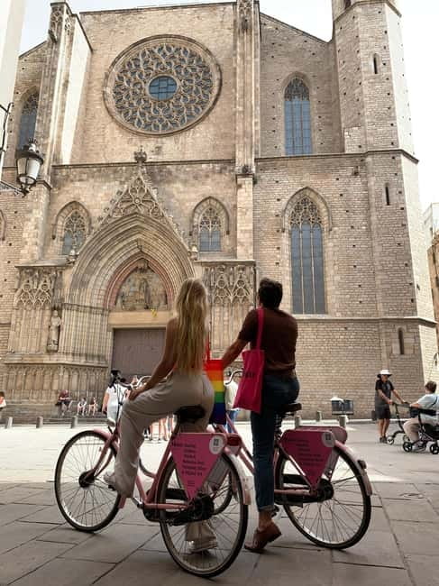 Barcelona | StreetArt Bike Tour Moco Museum - Three Chimneys and the old industrial city