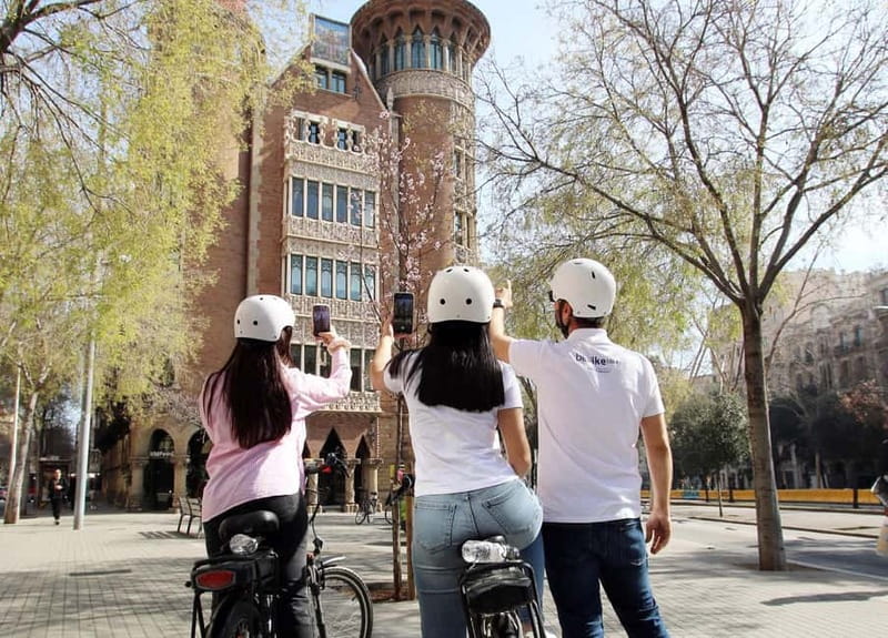 Barcelona: Tapas Tasting Tour by Regular Bike or E-Bike - Key points at a glance