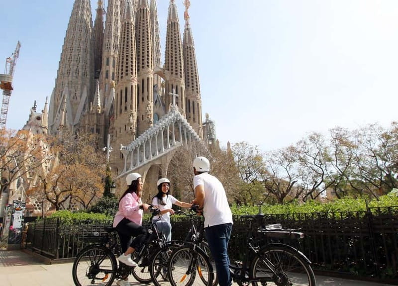 Barcelona: Tapas Tasting Tour by Regular Bike or E-Bike - Starting on Passeig de Lluís Companys
