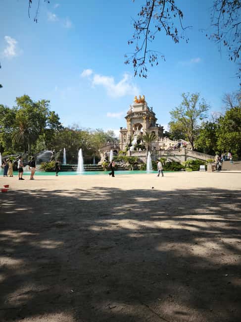 Barcelona: Top-Rated Bike or E-Bike Tour with Local Guide - Casa Batlló and Casa Milà, Two Very Different Gaudí Statements