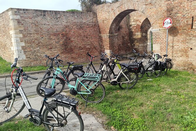 Belgrade E-Bike Tour: Power Glide! - Republic Square and the final ride back
