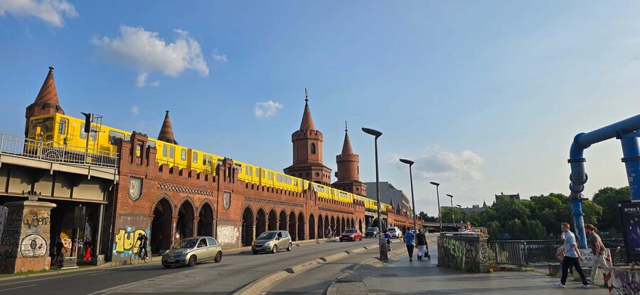 Berlin: 3-hour bike tour - A journey through time in the capital - Key points to know before booking