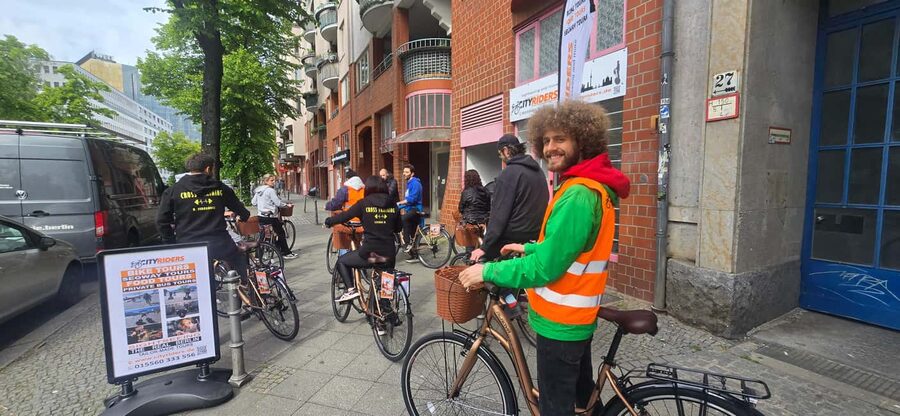 Berlin: 3-hour bike tour - A journey through time in the capital - Tiergarten brings a welcome pause