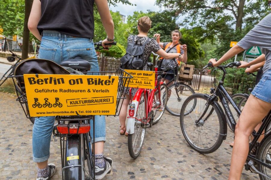 Berlin: Alternative Bike Tour of Kreuzberg & Friedrichshain - Stories, stops, and the guide’s role
