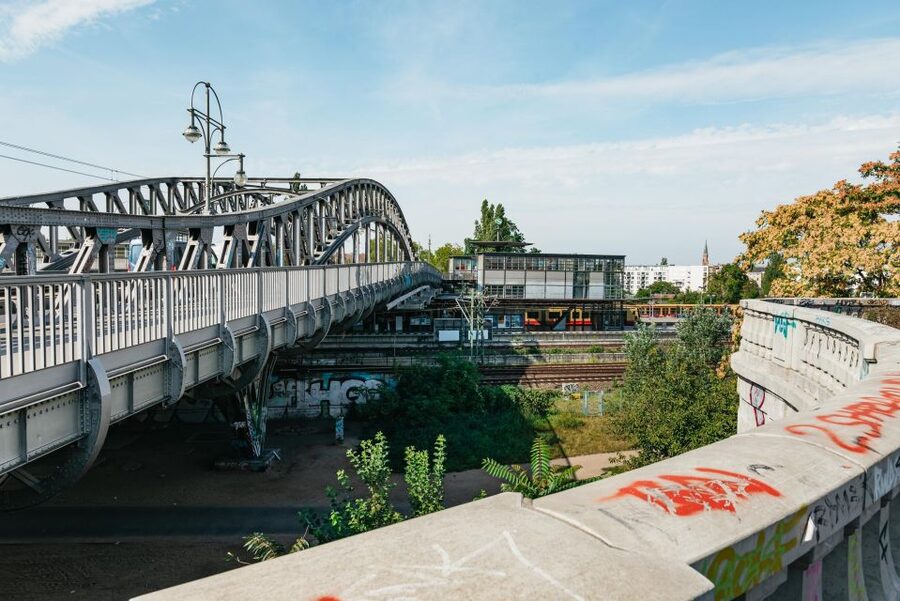 Berlin: Cold War & Berlin Wall History Guided Bike Tour - Starting at Kulturbrauerei in Prenzlauer Berg