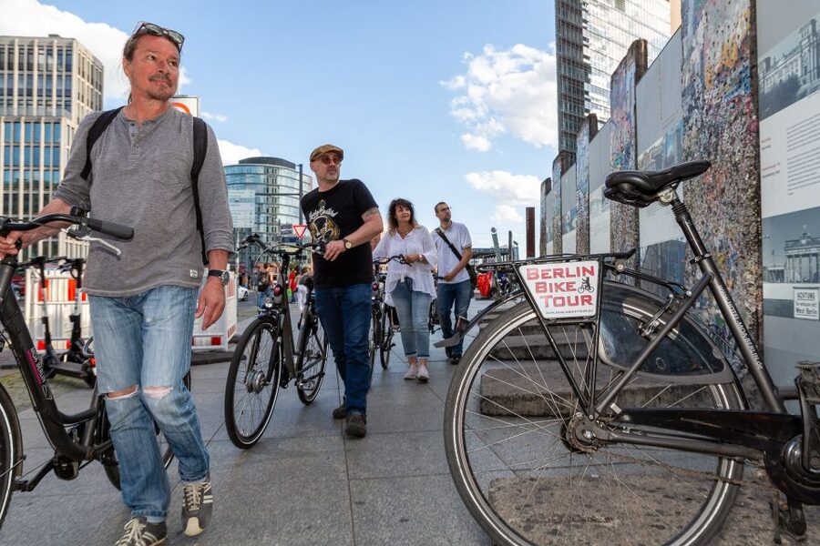 Berlin: E-Bike Tour of the Berlin Wall and Mitte Highlights - Nordbahnhof and the cost of a divided railway