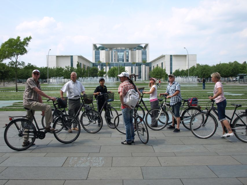 Berlin: E-Bike Tour of the Berlin Wall and Mitte Highlights - Alexanderplatz and the modern city
