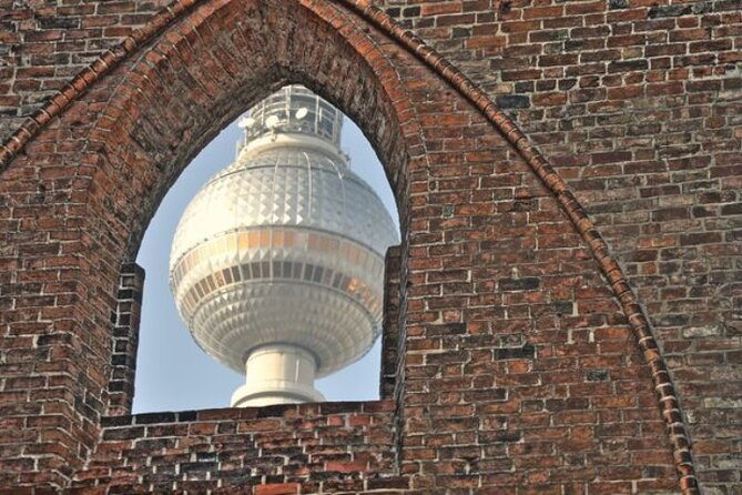 Berlin: Experience the Alternative Kreuzberg on a Bike Tour - Club der Visionäre, Wrangelkiez, and Görlitzer Park