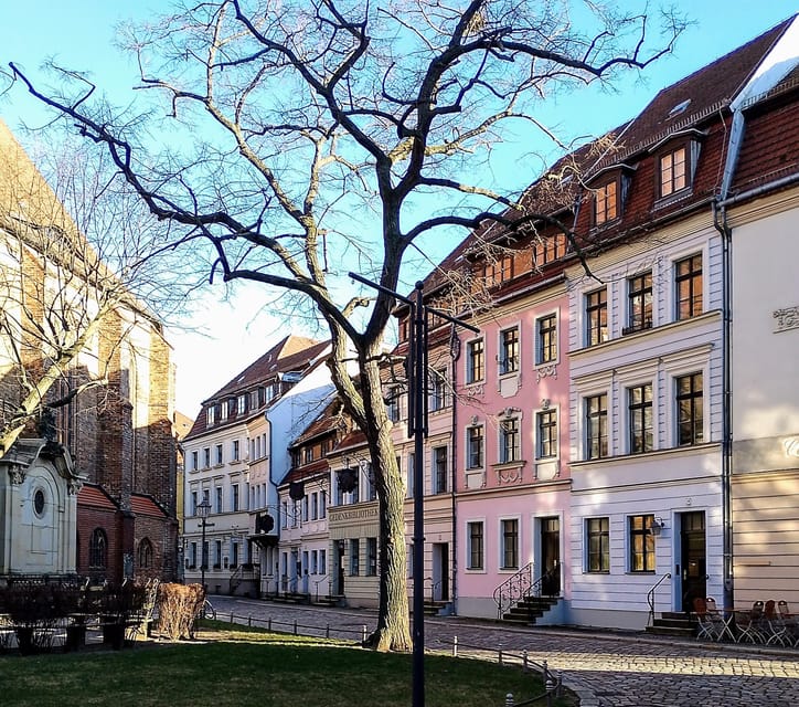 Berlin: From East to West & Wall Tour by Bike with a Guide - Berlin Palace and Museum Island