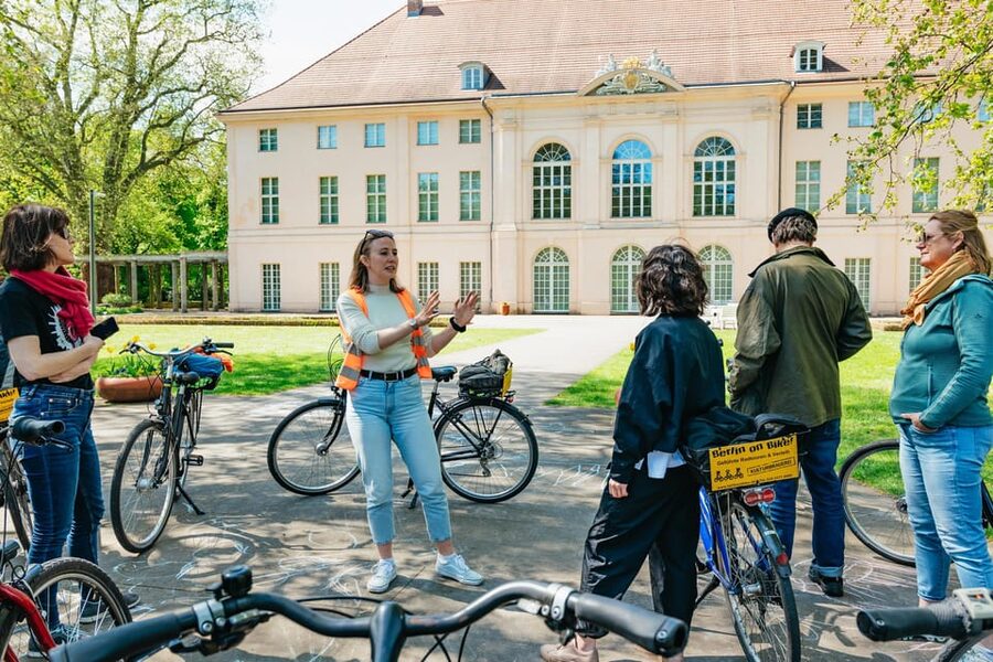 Berlin: Green City Guided Bike Tour - Volkspark Humboldthain and a World War II Bunker