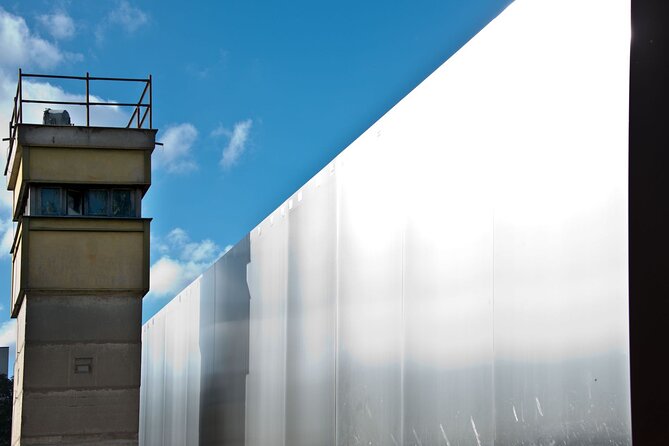 Berlin: Guided Bike tour of the Berlin Wall and Third Reich - Invalidenfriedhof and escape stories along the former border
