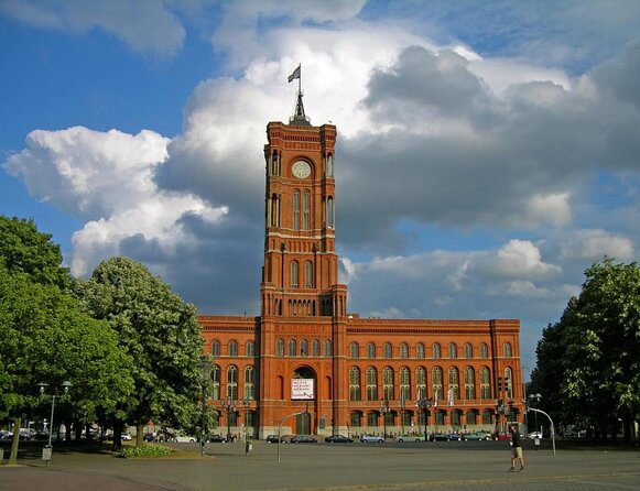 Berlin: Guided Bike Tour to Explore the Highlights - Berlin highlights in three hours