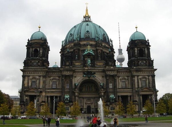 Berlin : Guided Private Sightseeing Tours with Funbikes, Teambikes - Key points to know before you book