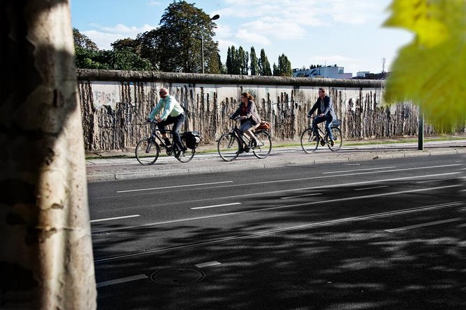 Berlin: Private Bike Tour of the Berlin Wall and Third Reich - The New Synagogue and a story of civil courage