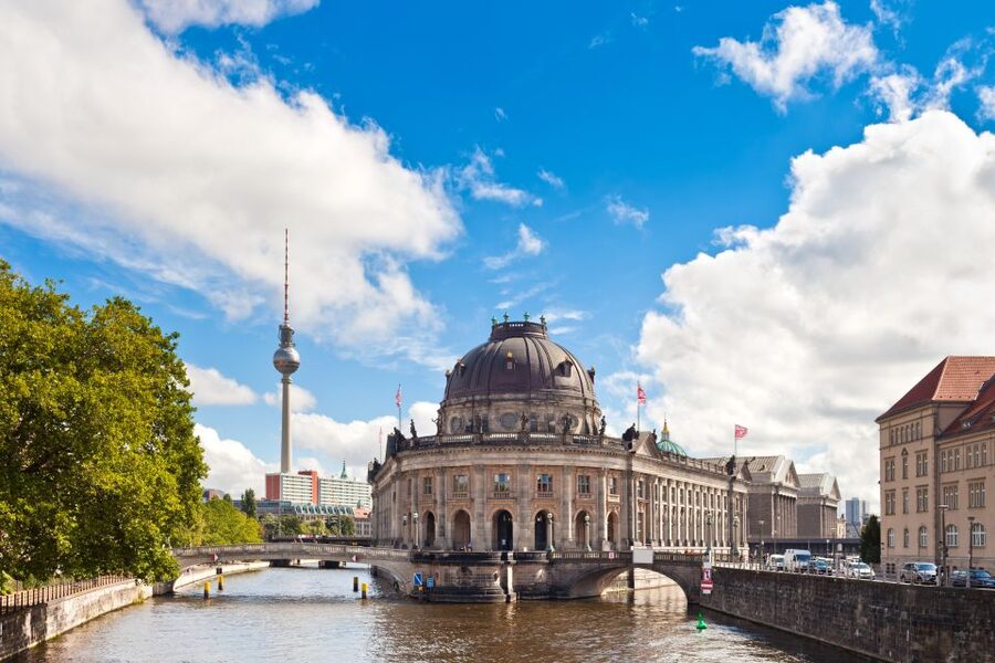Berlin: Sights and Highlights Bike Tour with a Local Guide - Starting in Prenzlauer Berg at Kulturbrauerei