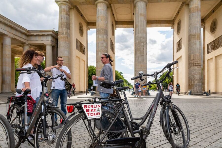 Berlin: Small Group Bike Tour Through City Center - Tiergarten, Brandenburg Gate, and the Holocaust Memorial