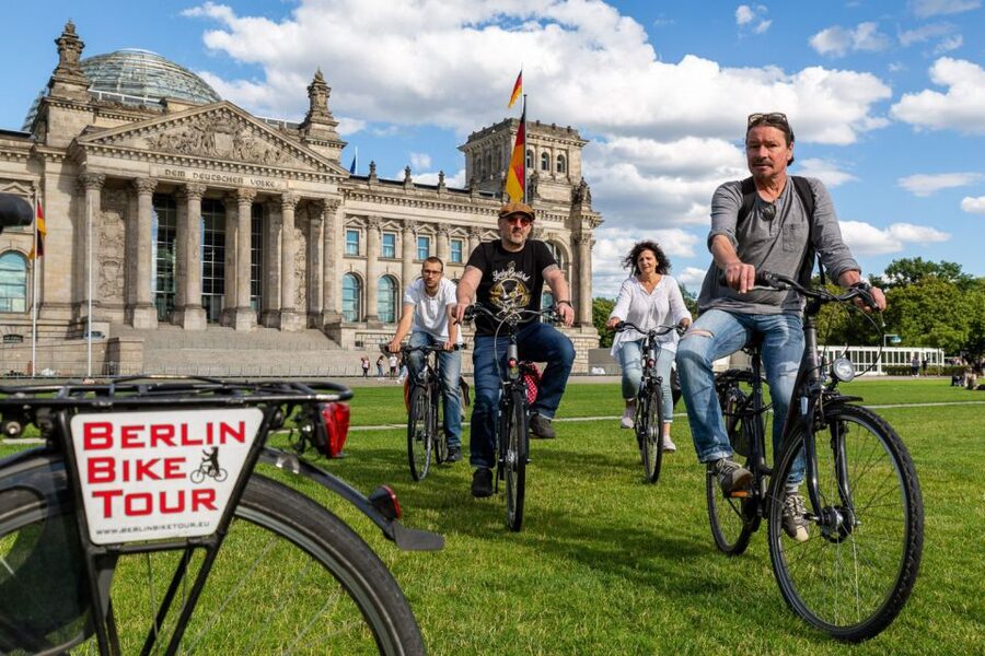 Berlin: Small Group Bike Tour Through City Center - Prenzlauer Berg and the final ride home