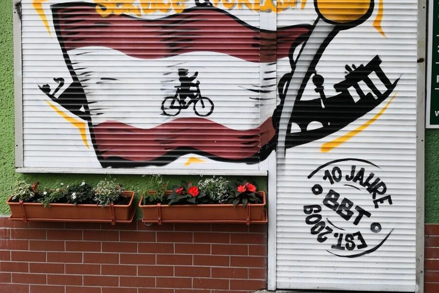 Berlin: Small Group Bike Tour Through City Center - What $40 gets you