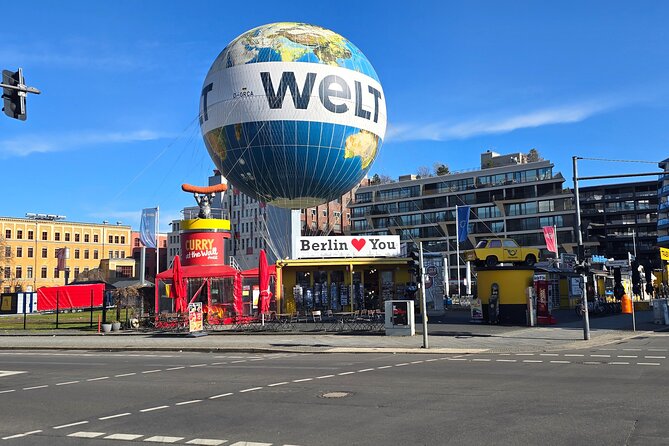 Berlin : The best bike tour with a Berlin guide and insider tips - Starting in Kreuzberg and reaching Checkpoint Charlie