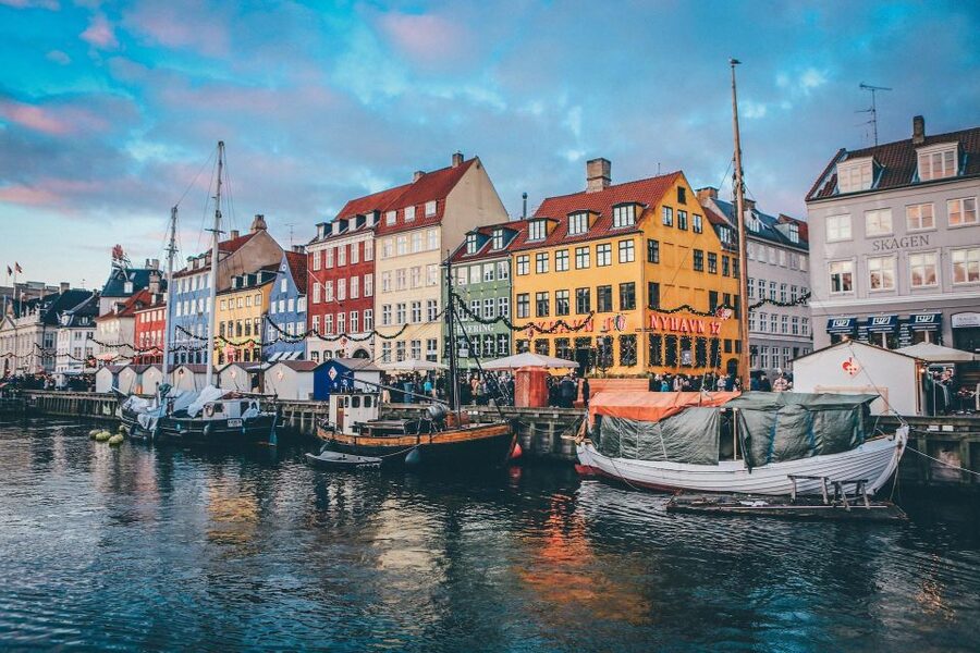 Best of Copenhagen Biking Tour-3 Hours, Small Group max 10 - From backstreets to bridges and quiet corners