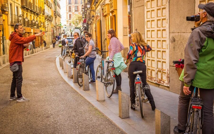 Best of Madrid: 3-Hour Guided Bike Tour in Small Groups - Traffic, hills, and how safe the ride feels