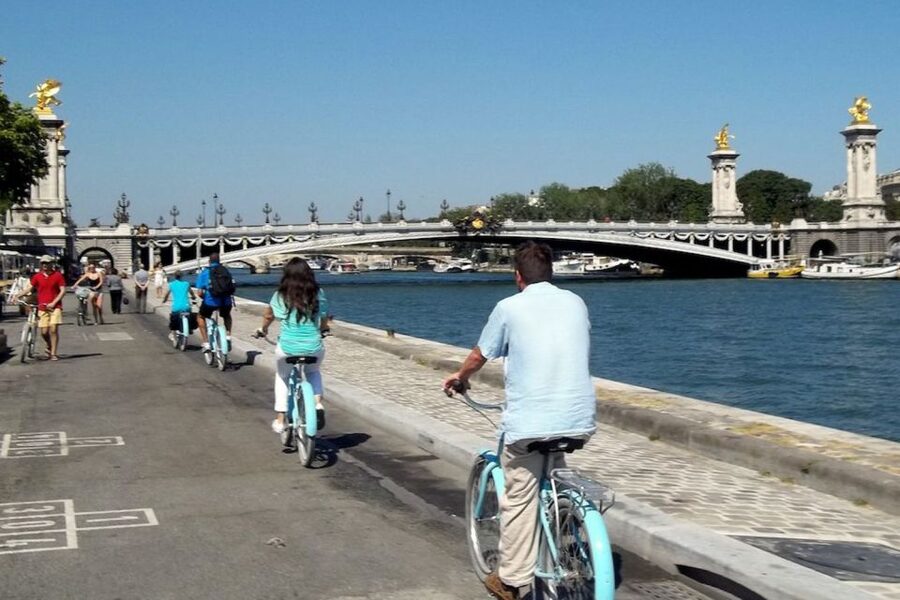 Best of Paris Bike Tour - The Army Museum and the Rue Cler break