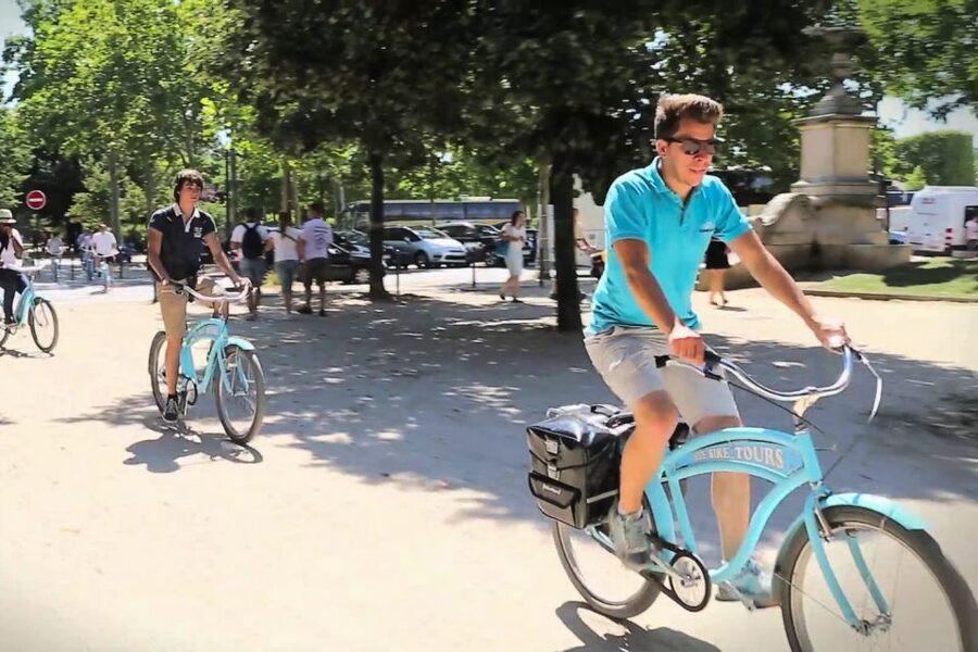 Best of Paris Bike Tour - Meeting at Fontaine Saint-Michel