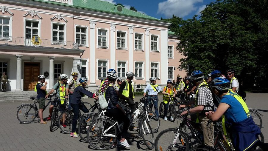 Best of Tallinn 2-Hour Bike Tour - Kadriorg Park, Palace, and Presidential surroundings