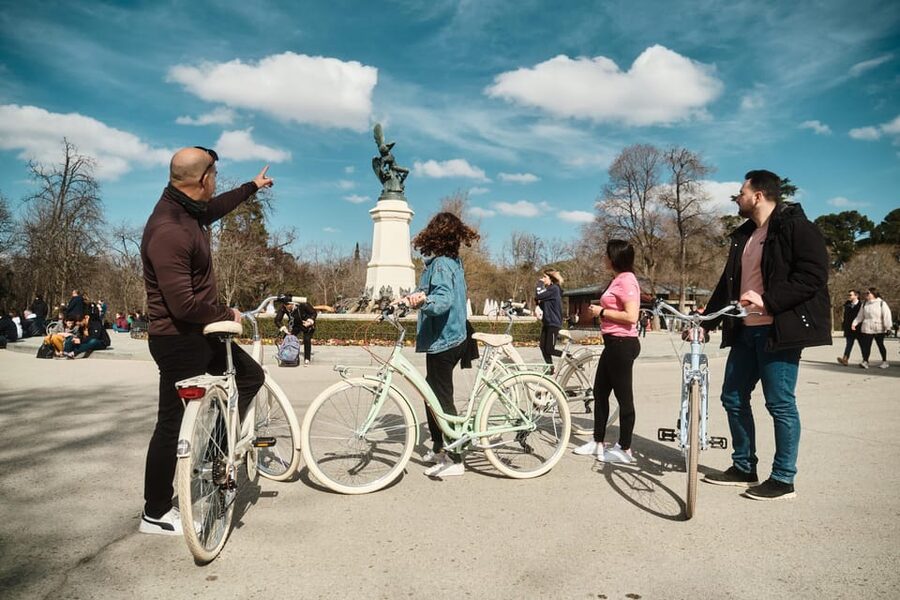 BiciTapeo : Tapas and Highlights Guided Vintage Bike Tour - The Royal Palace and medieval Plaza de la Villa