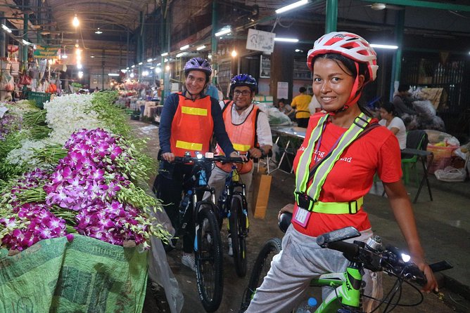 Bike Bangkok at Night with Thai Dinner - Dinner in a Thonburi wooden house