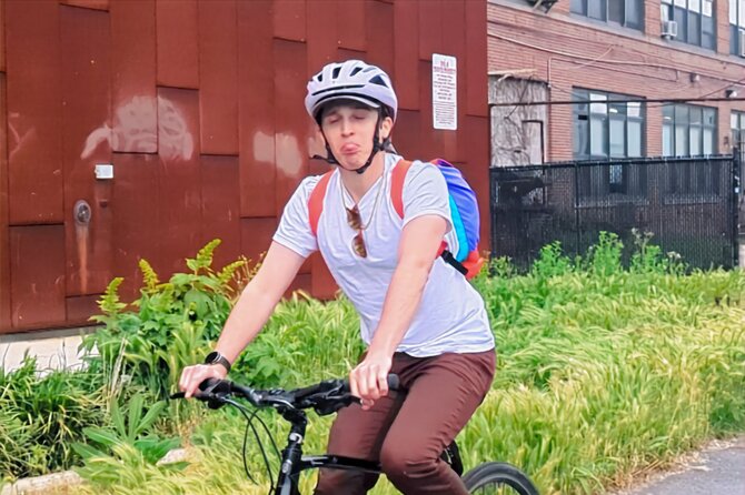 Bike Brooklyn NYC Like a Local by Original NYC - A waterfront pause and the best skyline pictures