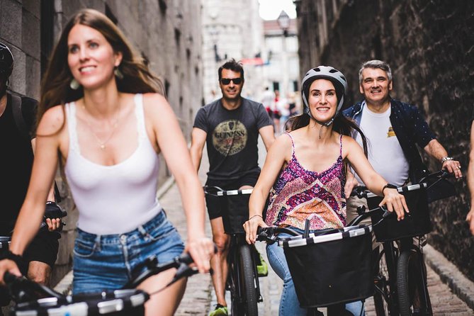 Bike / E-bike Tour : Downtown, Old Montreal, Waterfront by Fitz - Notre-Dame Basilica and the streets of Old Montreal