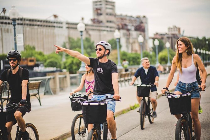 Bike / E-bike Tour : Downtown, Old Montreal, Waterfront by Fitz - Starting near Old Montreal and getting set up