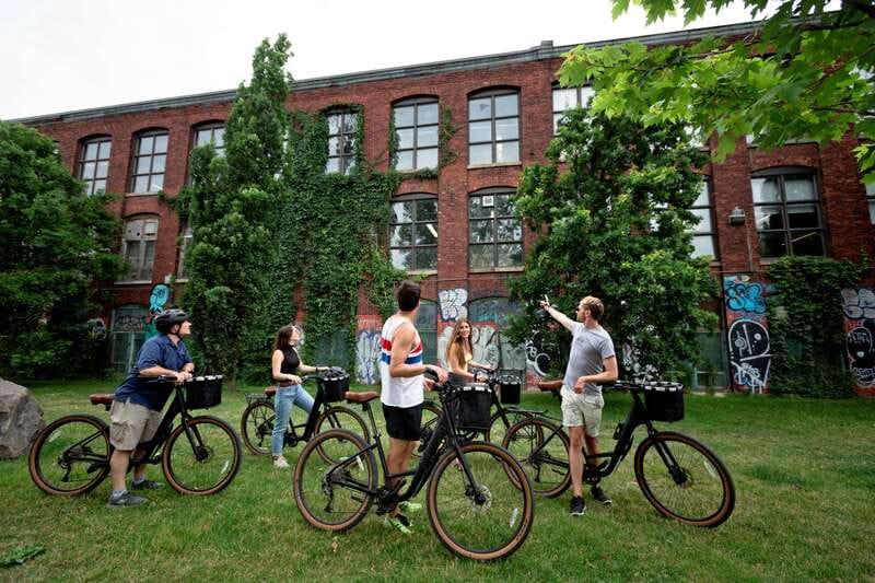 Bike/E-bike tour Plateau,MileEnd, Jean-Talon Market by Fitz - Montreal beyond the postcard center