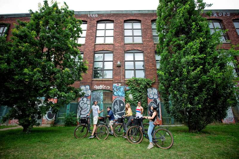Bike/E-bike tour Plateau,MileEnd, Jean-Talon Market by Fitz - Small group, personal guide, and the occasional weak spot