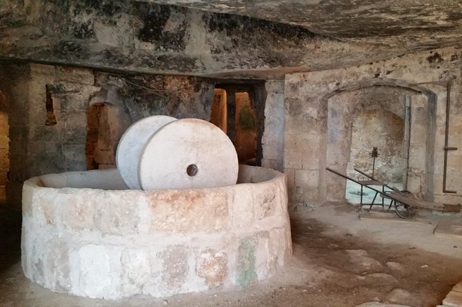 Bike oil tour in Monopoli - Frescoed rock churches along the route