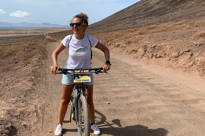 Bike Rental La Graciosa - Playa del Ambar and the changing pace of the route