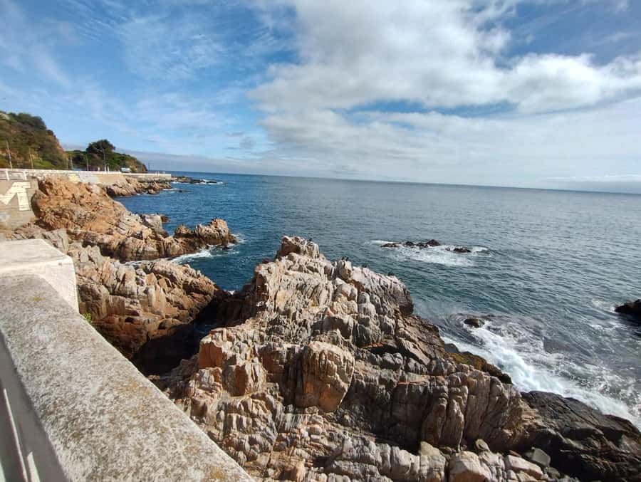 Bike ride along the coast of Viña del Mar or Valparaíso, you choose! - Riding farther toward Concón